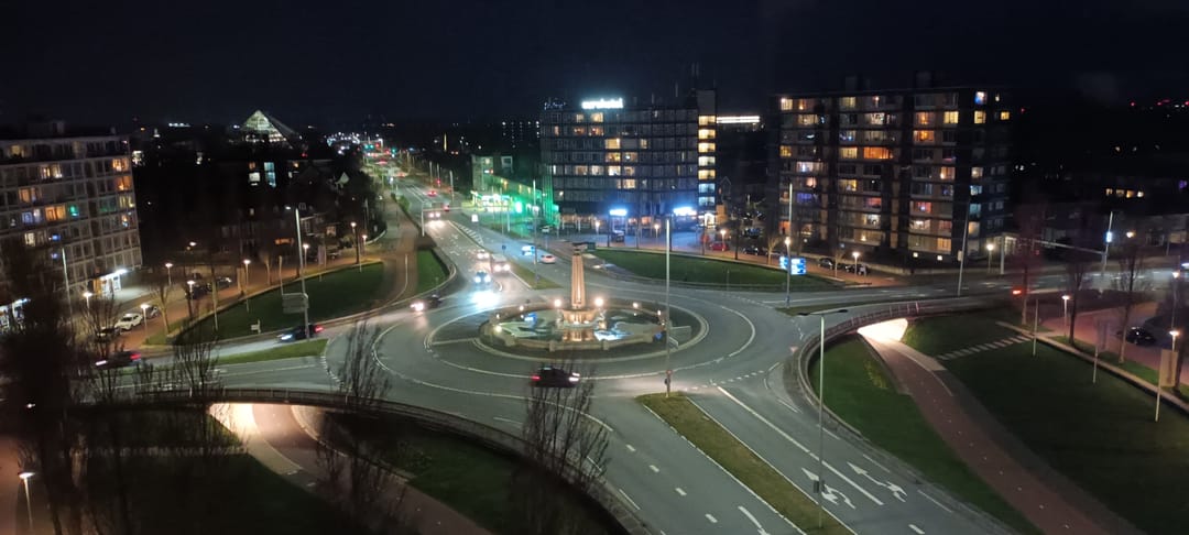 Spacious top-floor apartment with panoramic city views in Leeuwarden — 37