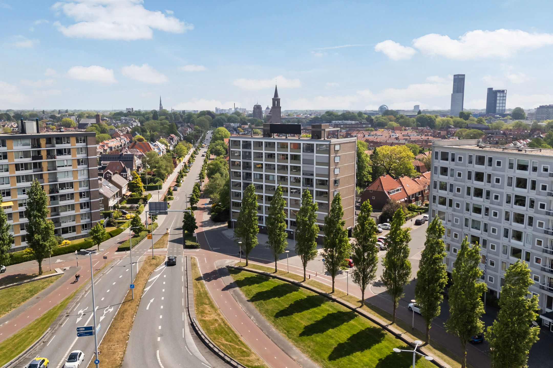 Spacious top-floor apartment with panoramic city views in Leeuwarden — 33