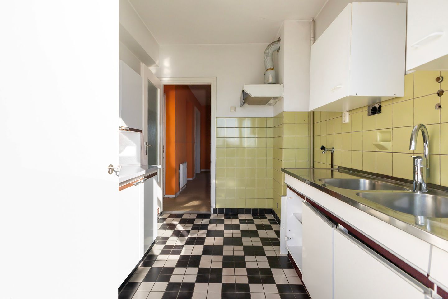 Spacious top-floor apartment with panoramic city views in Leeuwarden — 14