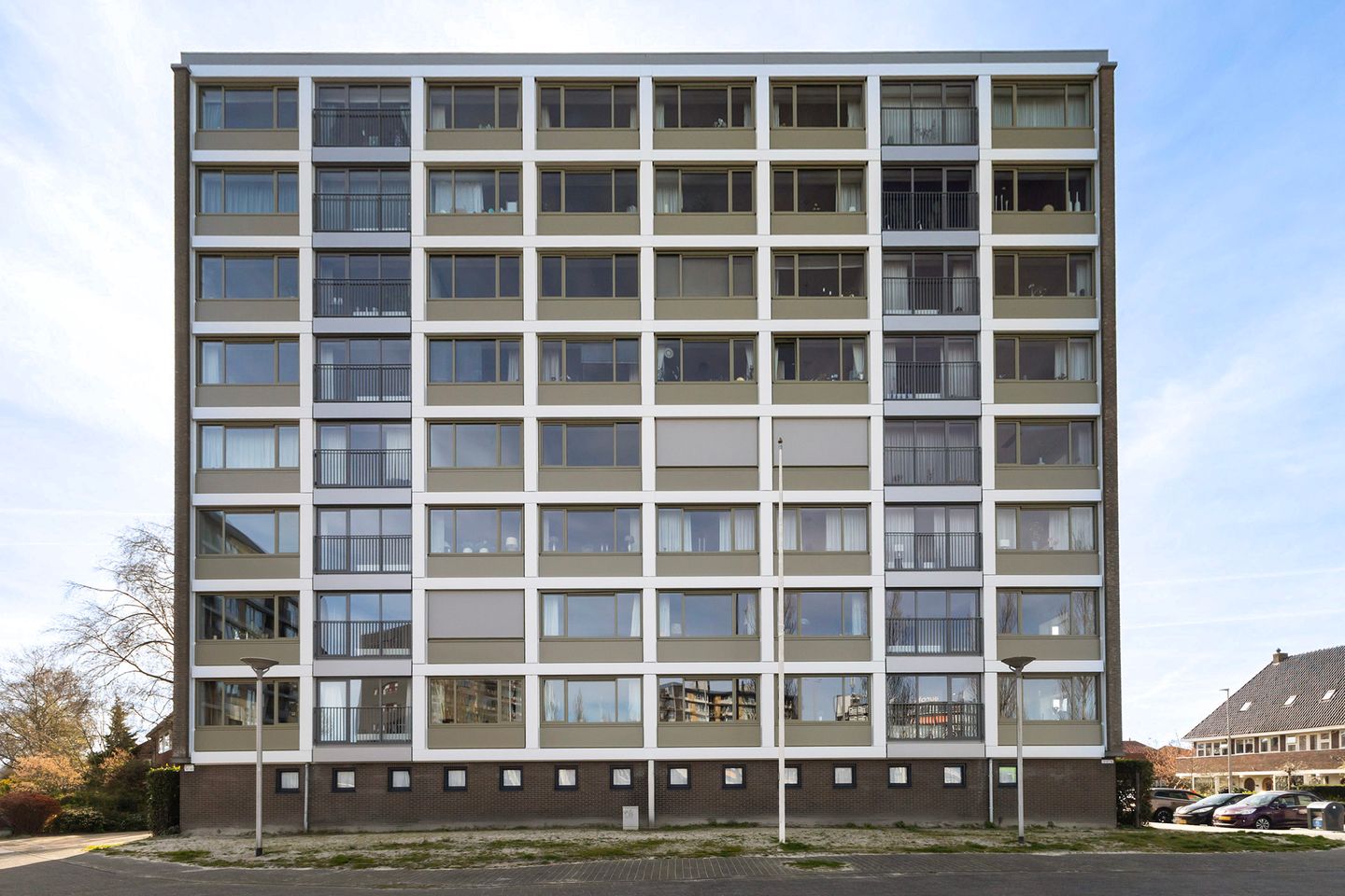 Spacious top-floor apartment with panoramic city views in Leeuwarden — 35