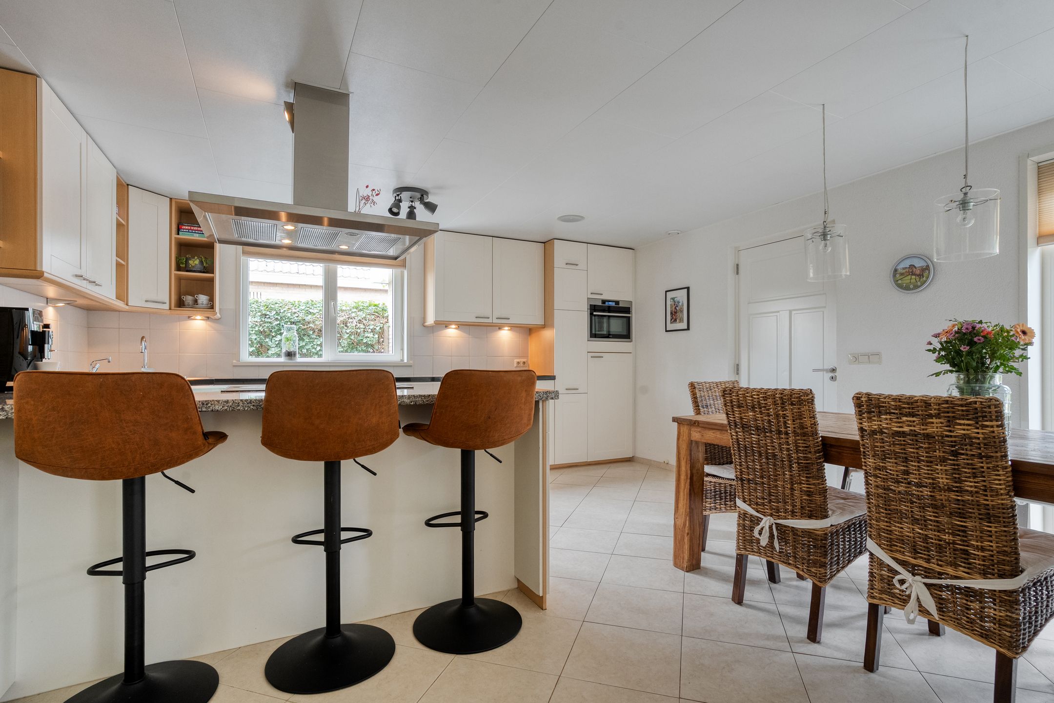 Foto 3 van Burg.Hoekstrastraat 4