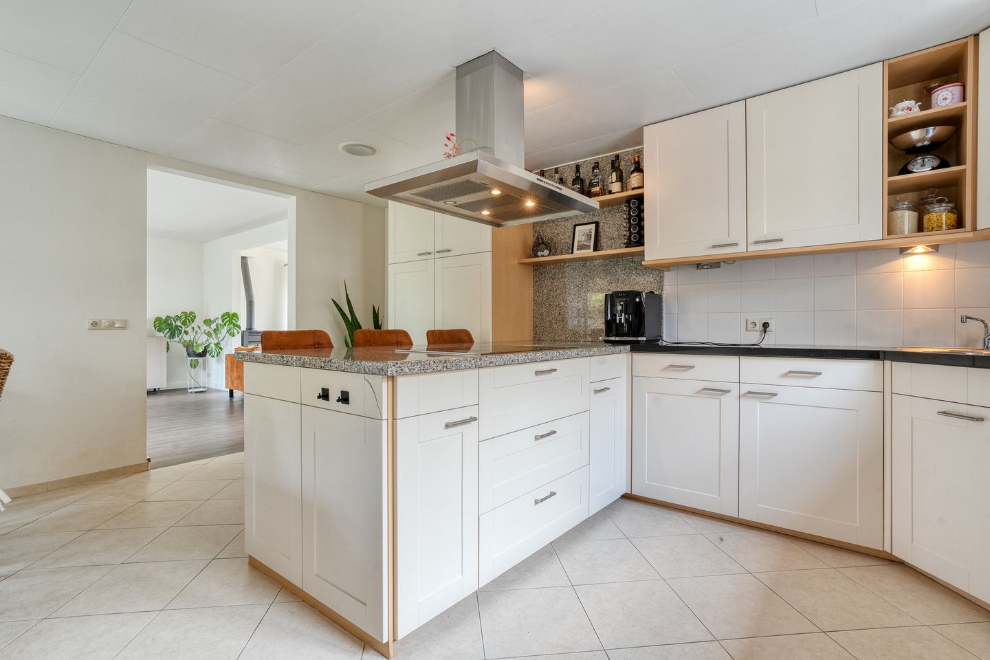 Foto 20 van Burg.Hoekstrastraat 4