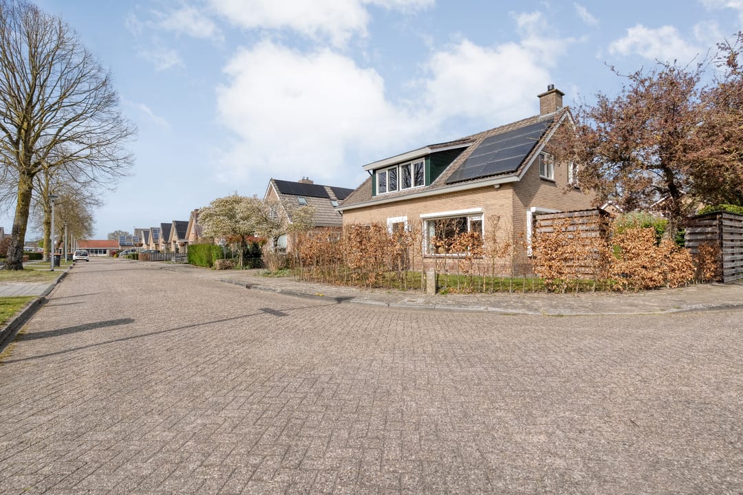 Foto 68 van Burg.Hoekstrastraat 4