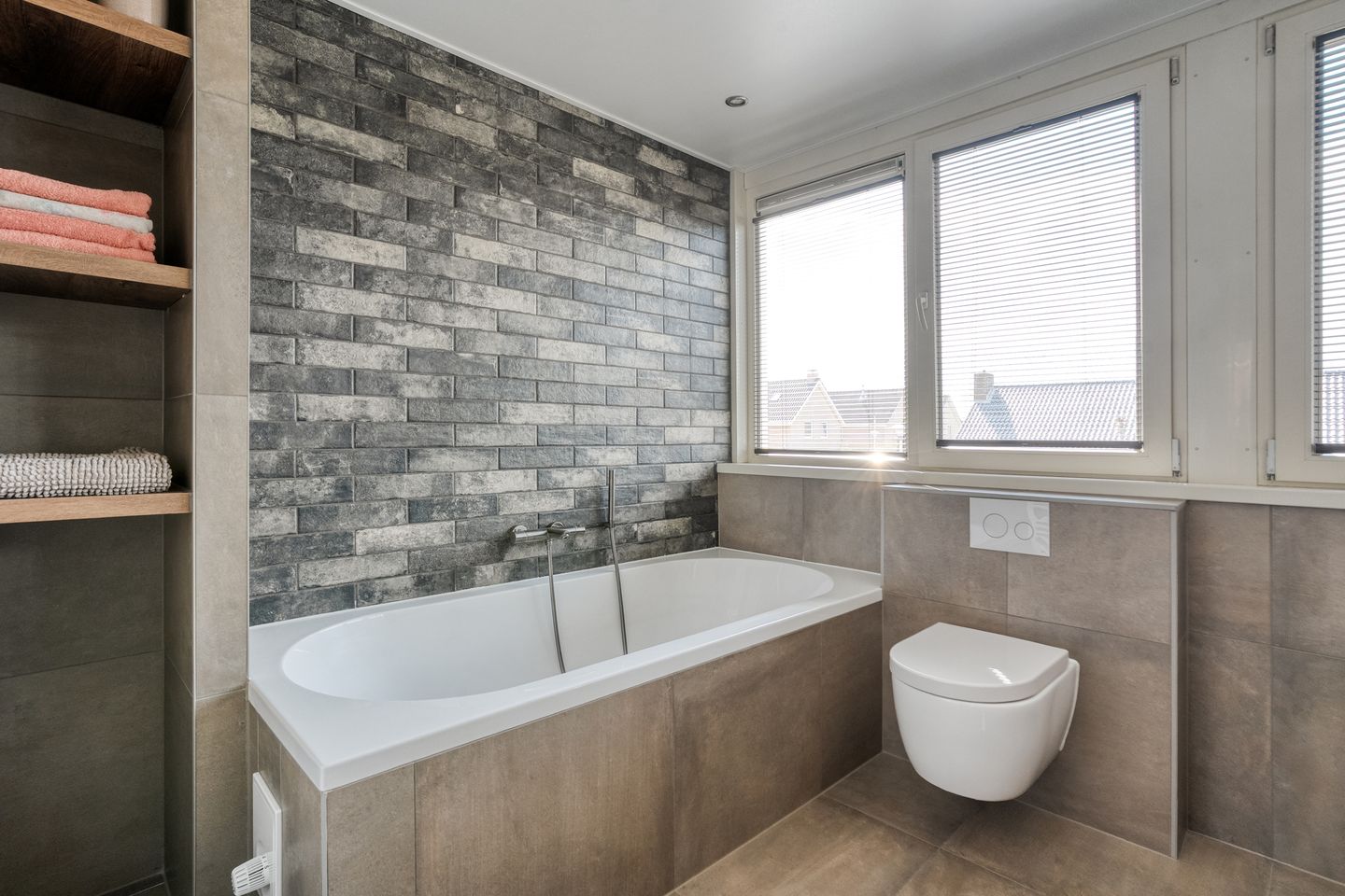 Foto 40 van Burg.Hoekstrastraat 4