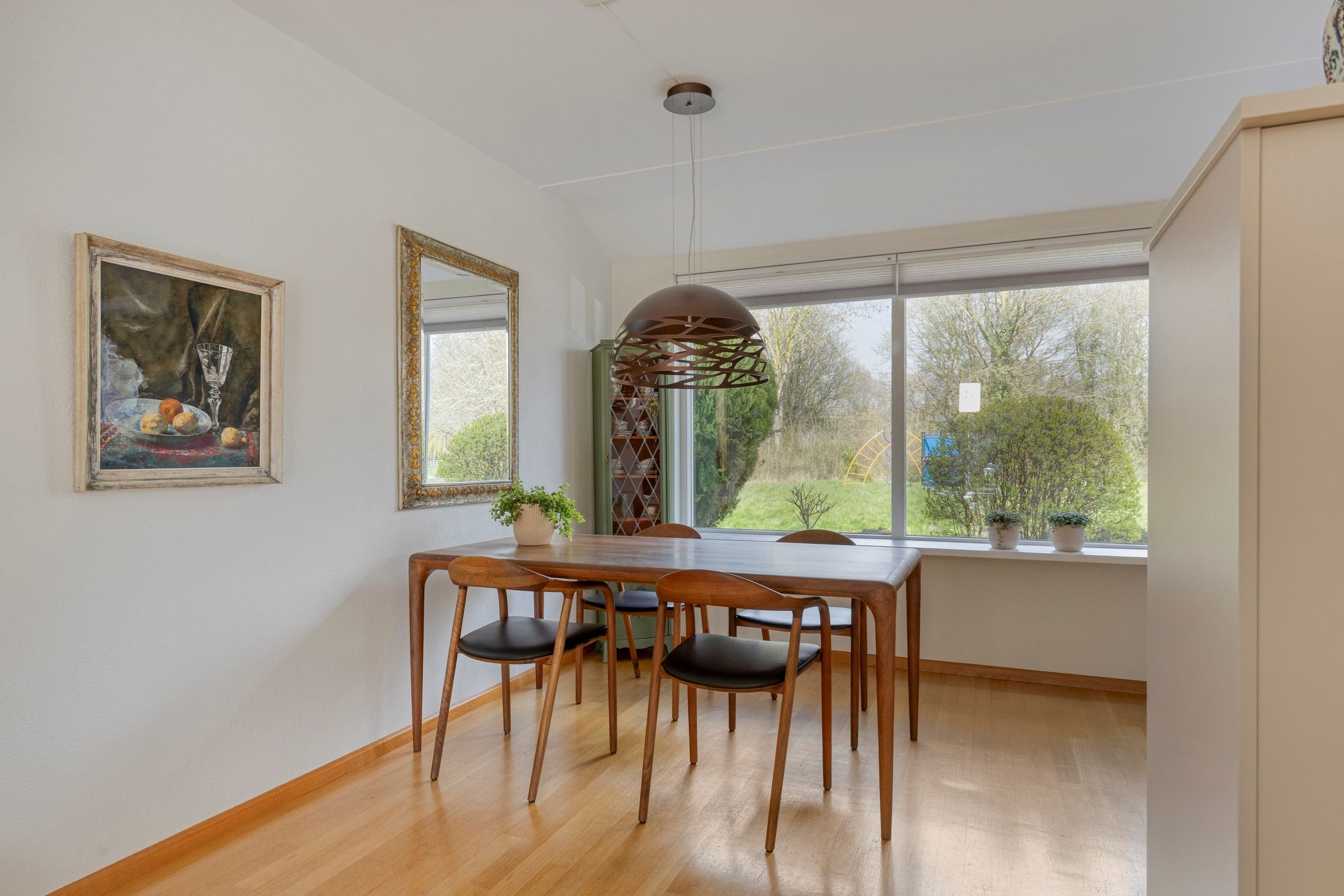 Spacious Semi-Detached Home with Garage, Two Dormers and Large Southwest-Facing Garden — 15