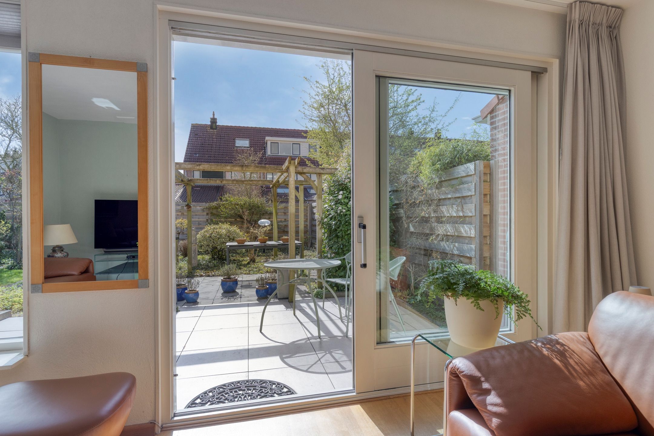 Spacious Semi-Detached Home with Garage, Two Dormers and Large Southwest-Facing Garden — 12