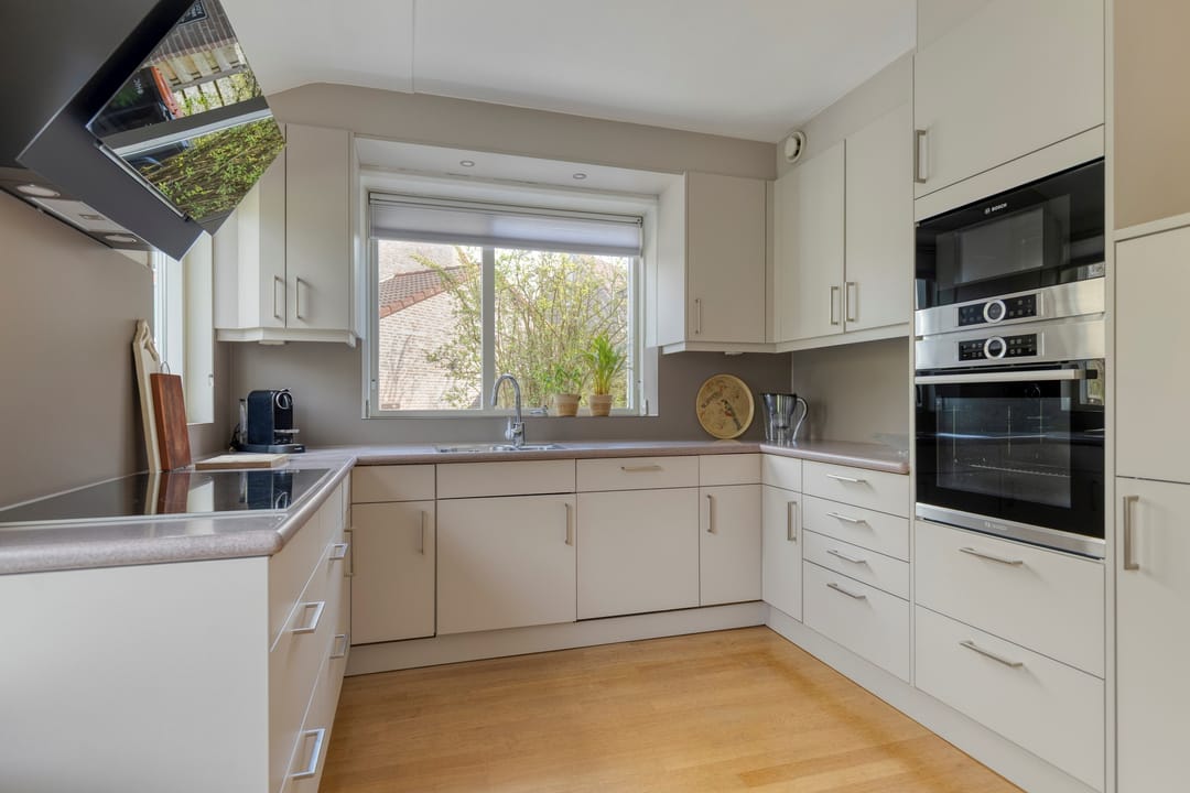 Spacious Semi-Detached Home with Garage, Two Dormers and Large Southwest-Facing Garden — 17