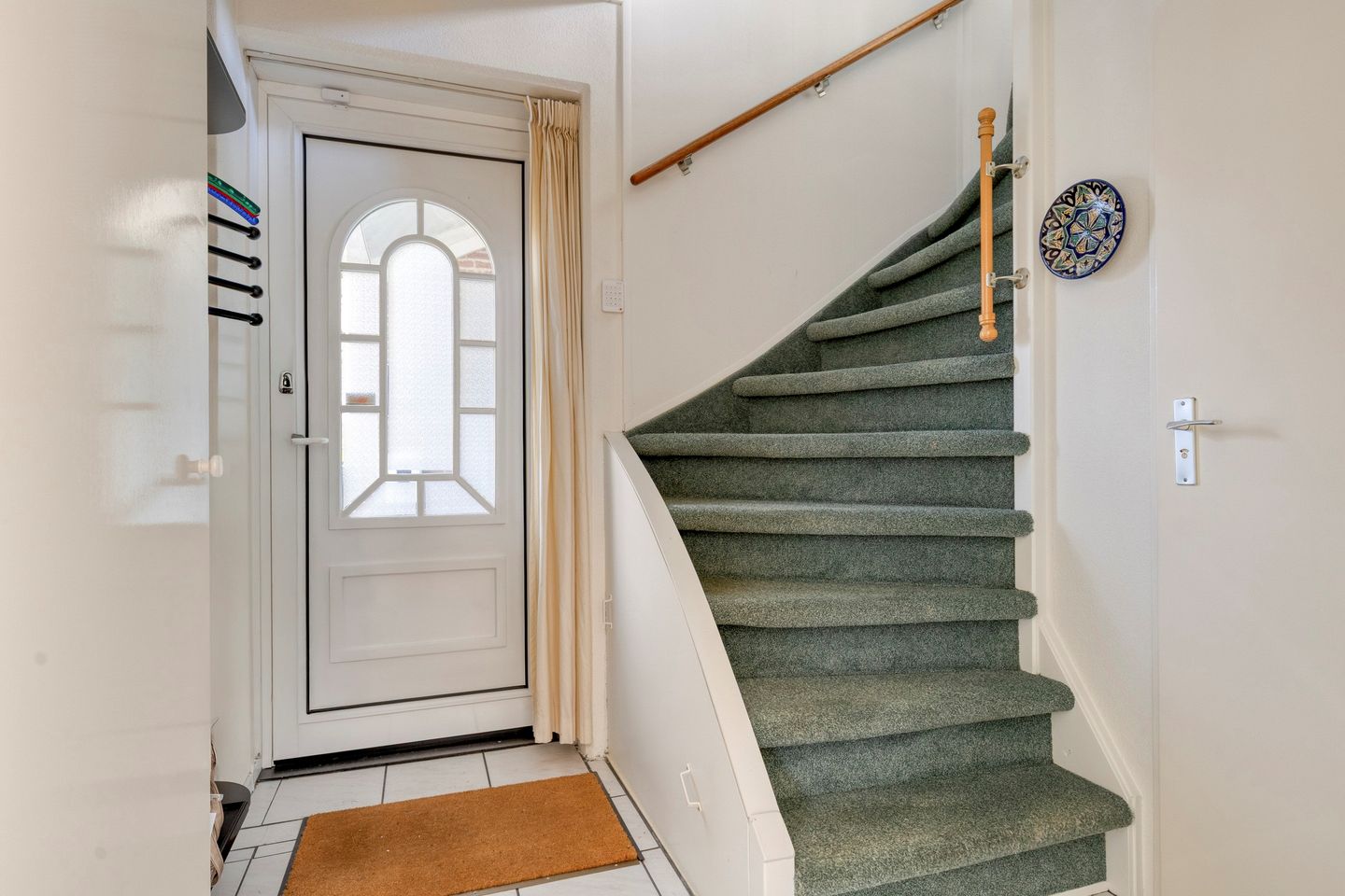Spacious Semi-Detached Home with Garage, Two Dormers and Large Southwest-Facing Garden — 20