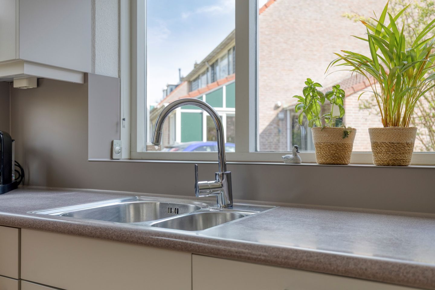 Spacious Semi-Detached Home with Garage, Two Dormers and Large Southwest-Facing Garden — 19