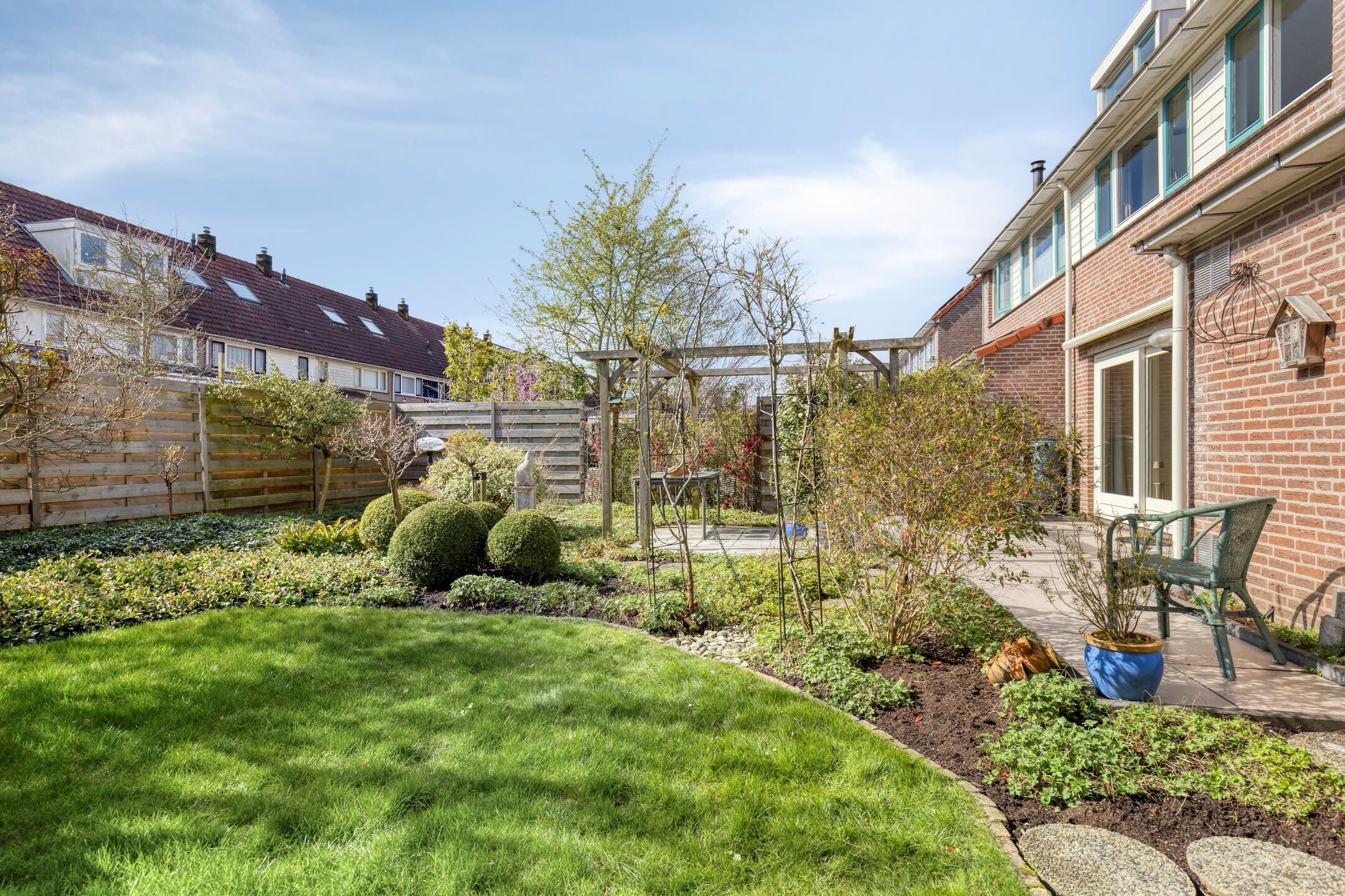 Spacious Semi-Detached Home with Garage, Two Dormers and Large Southwest-Facing Garden — 39