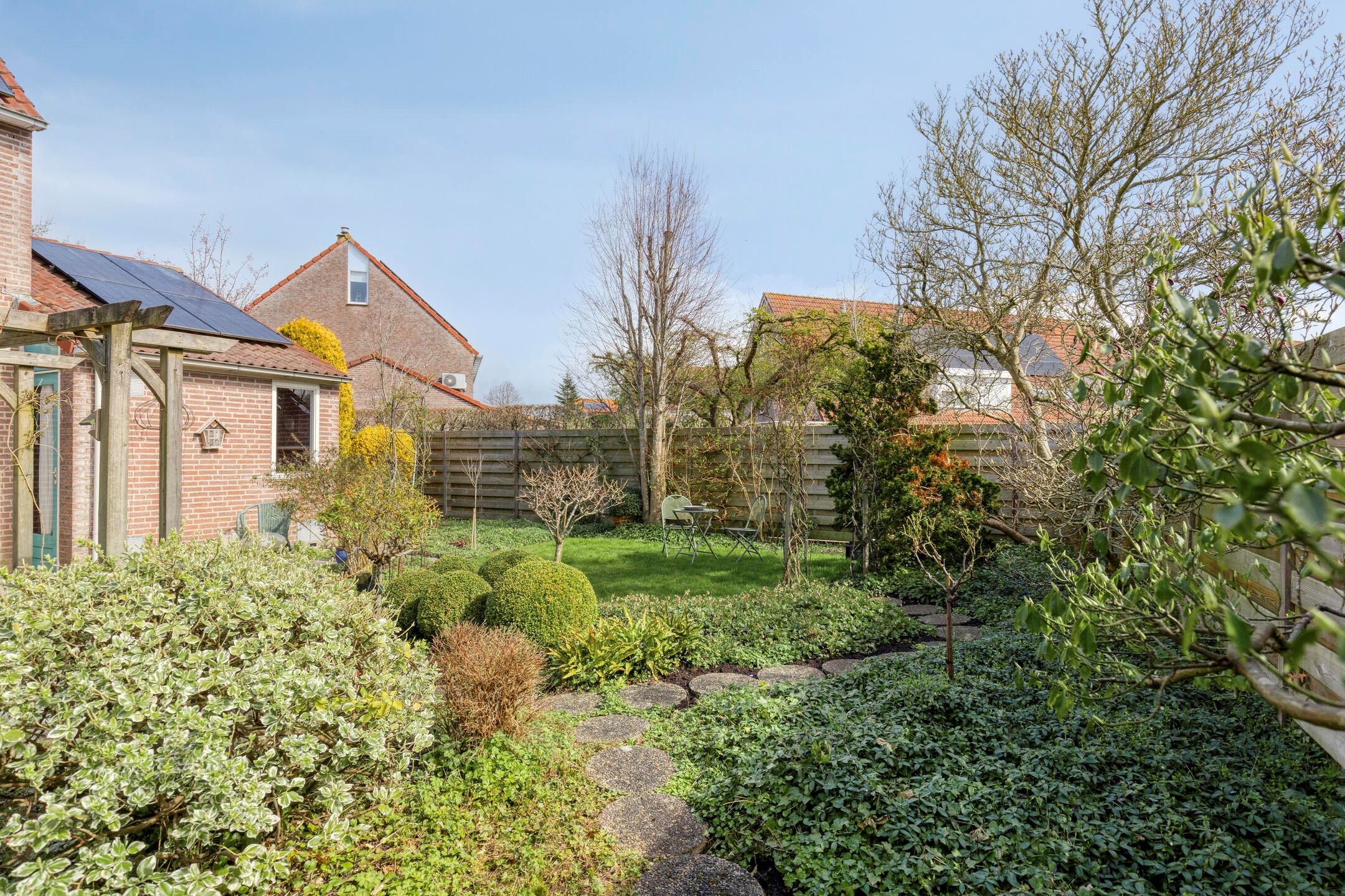 Spacious Semi-Detached Home with Garage, Two Dormers and Large Southwest-Facing Garden — 42