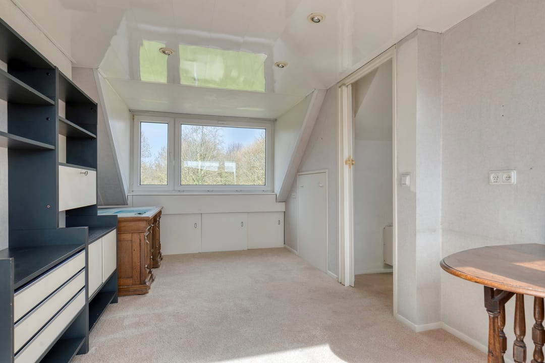 Spacious Semi-Detached Home with Garage, Two Dormers and Large Southwest-Facing Garden — 31