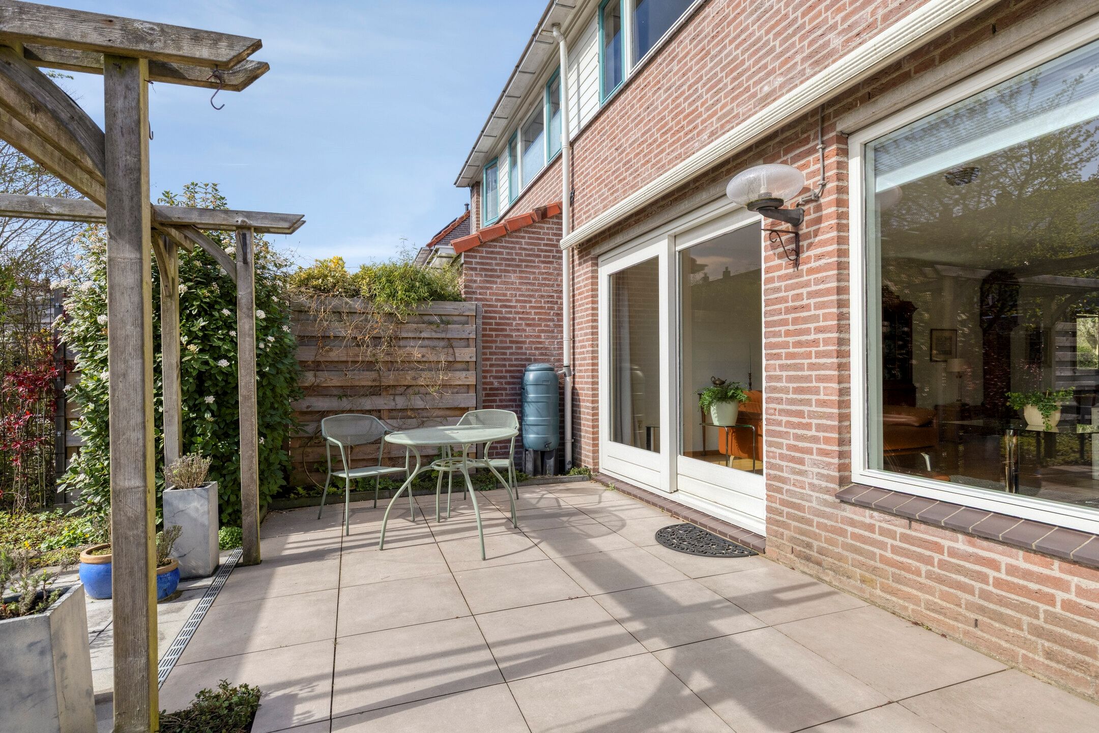 Spacious Semi-Detached Home with Garage, Two Dormers and Large Southwest-Facing Garden — 36