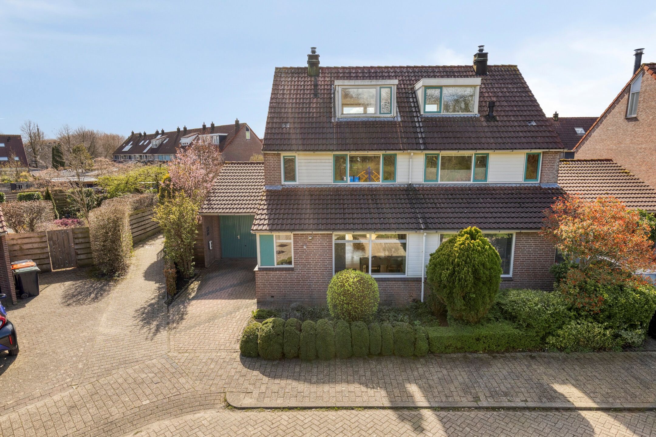 Spacious Semi-Detached Home with Garage, Two Dormers and Large Southwest-Facing Garden — 45