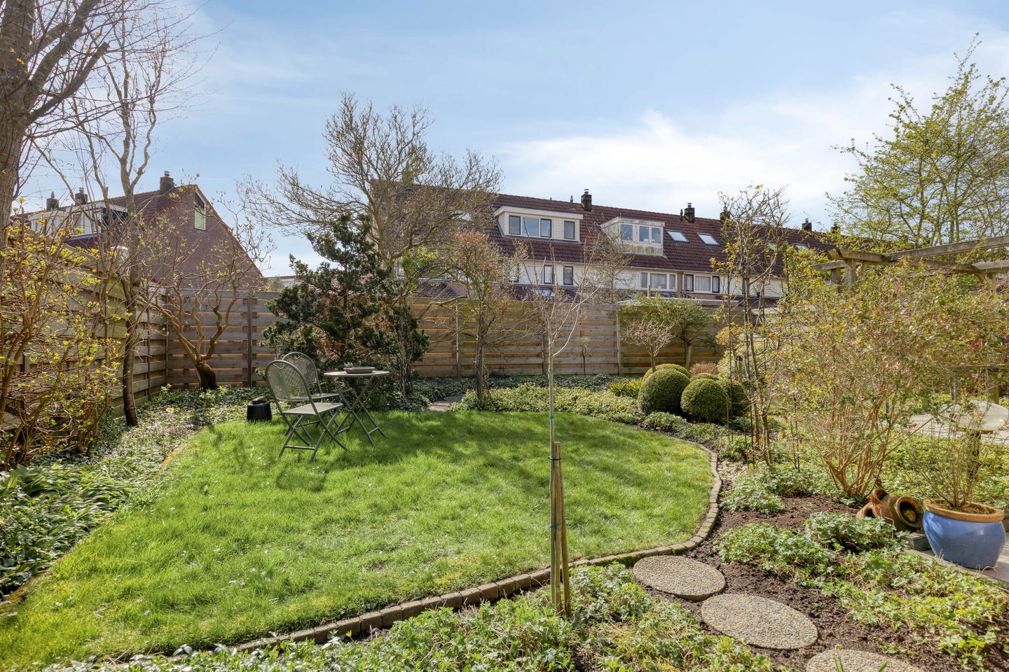 Spacious Semi-Detached Home with Garage, Two Dormers and Large Southwest-Facing Garden — 40