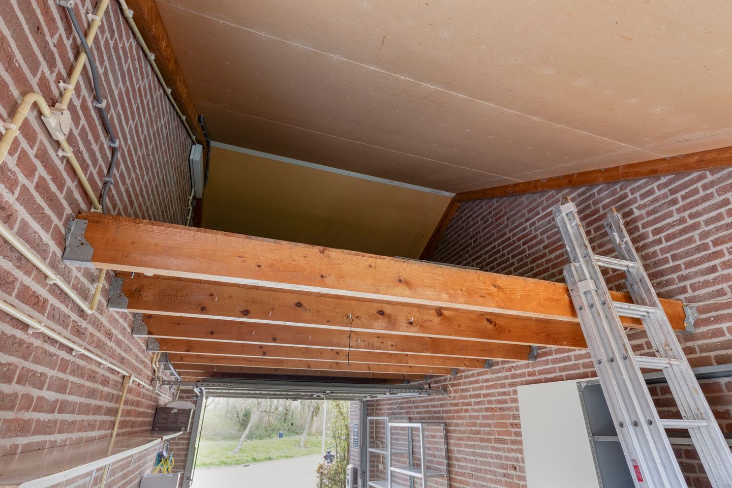 Spacious Semi-Detached Home with Garage, Two Dormers and Large Southwest-Facing Garden — 34