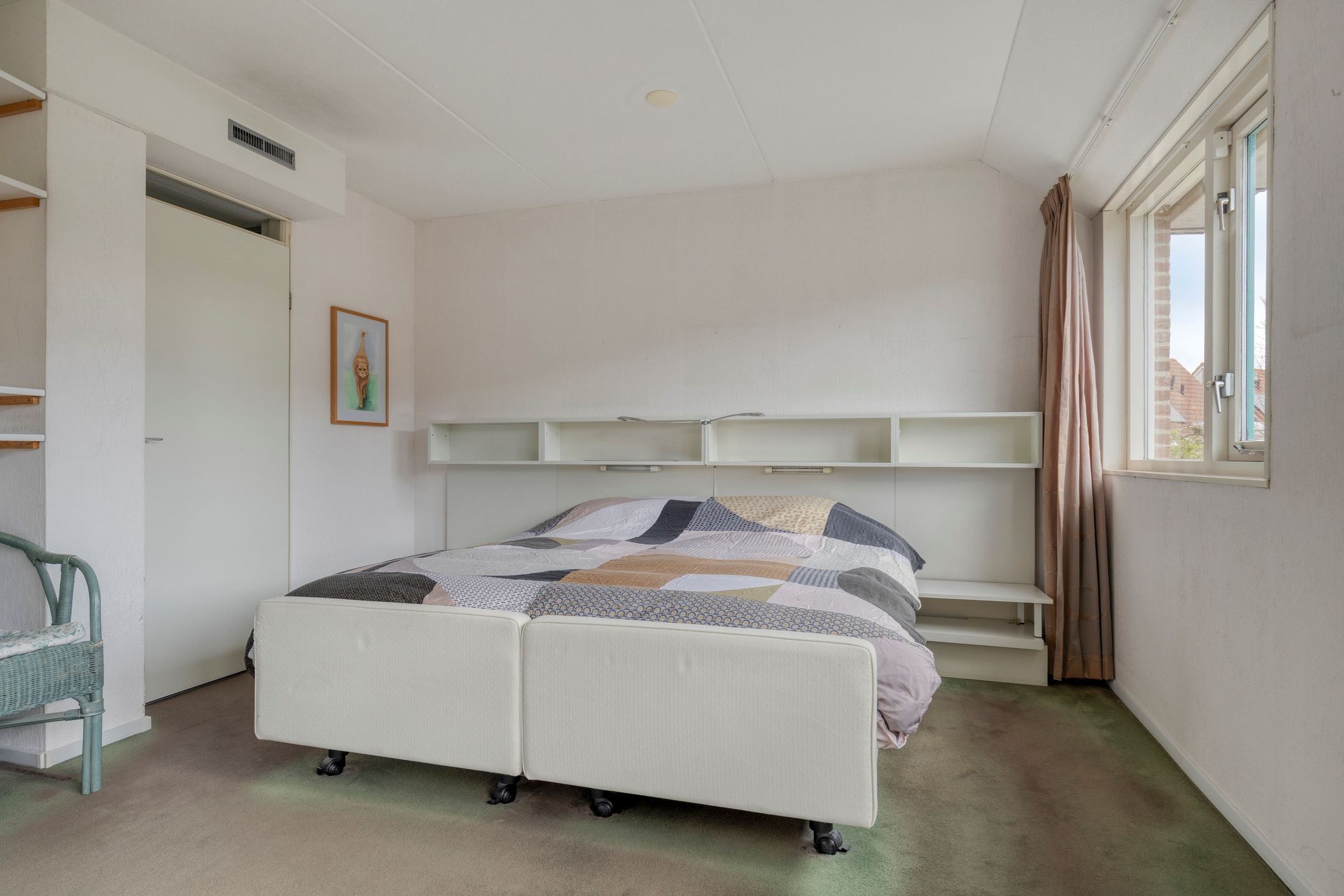 Spacious Semi-Detached Home with Garage, Two Dormers and Large Southwest-Facing Garden — 24