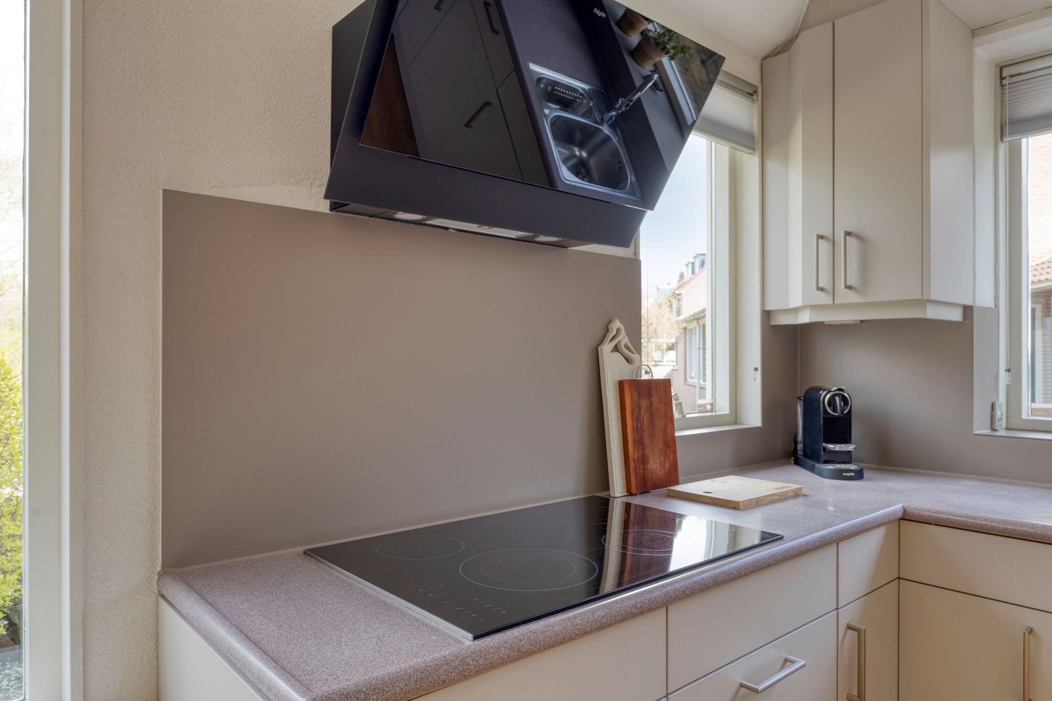Spacious Semi-Detached Home with Garage, Two Dormers and Large Southwest-Facing Garden — 18