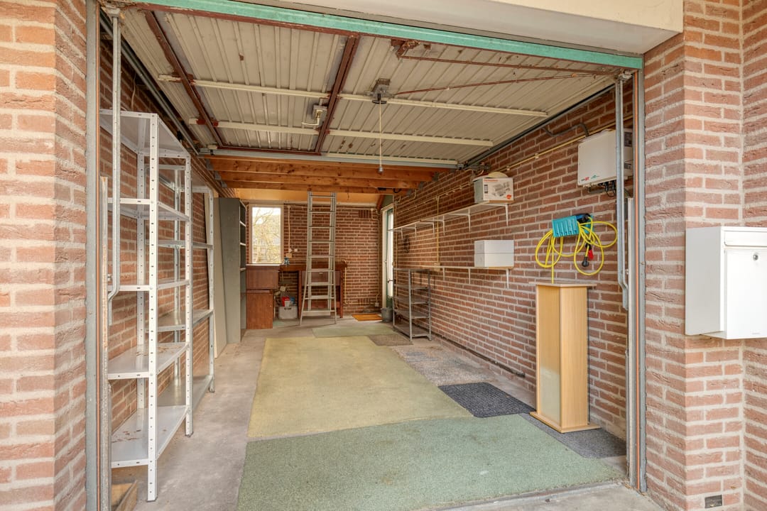 Spacious Semi-Detached Home with Garage, Two Dormers and Large Southwest-Facing Garden — 32
