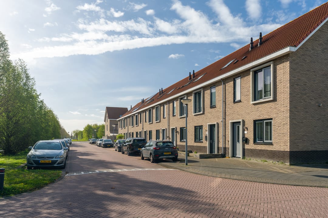 Spacious Move-In Ready Terraced Home with Energy Label A in Almere Buiten — 43