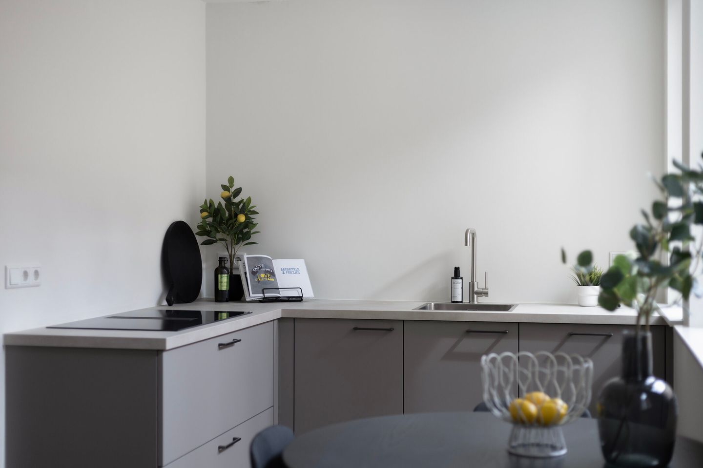 Photo 10 of Mr. van Coothstraat 31-D