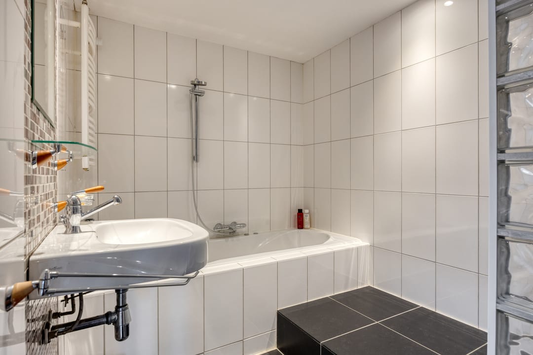 Energy-Efficient Terraced Home with Garage in Breda — 26