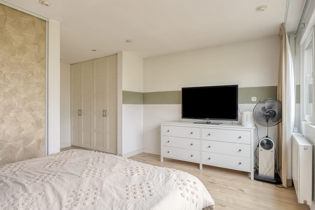 Energy-Efficient Terraced Home with Garage in Breda — 28