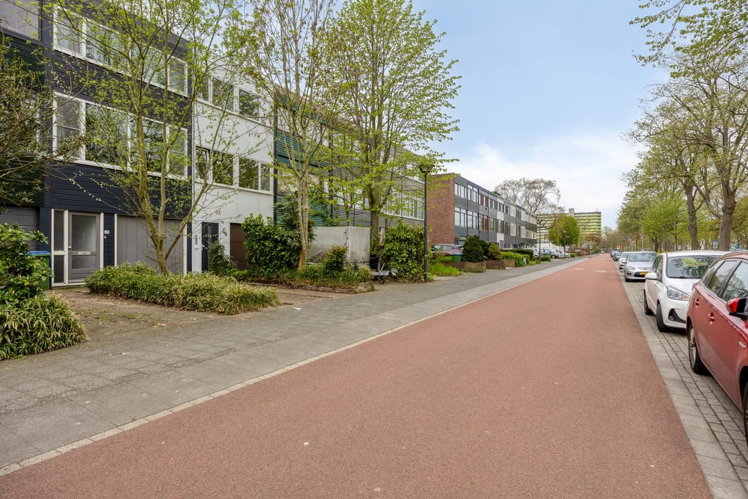 Energy-Efficient Terraced Home with Garage in Breda — 8