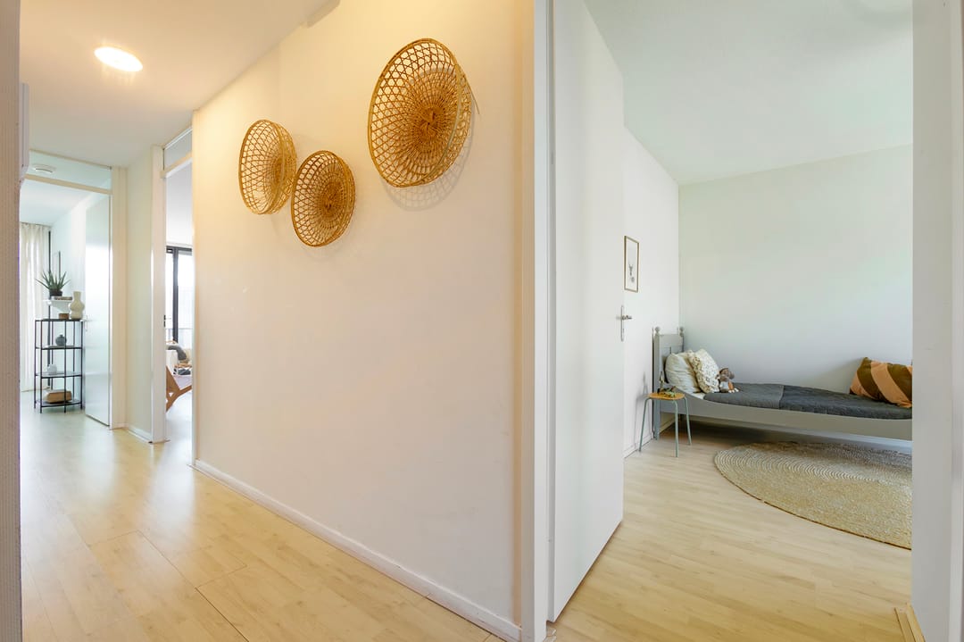 Bright 4-Room Apartment with Terrace and Private Parking in Amsterdam West — 17