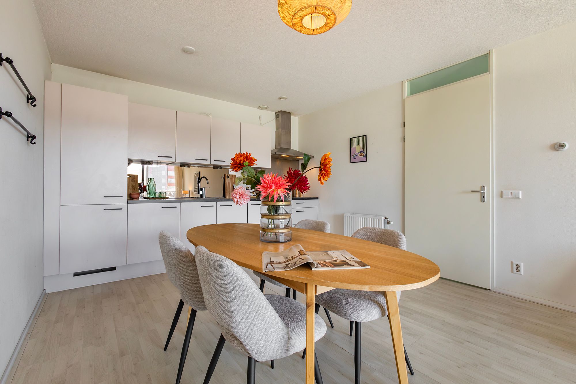Bright 4-Room Apartment with Terrace and Private Parking in Amsterdam West — 12