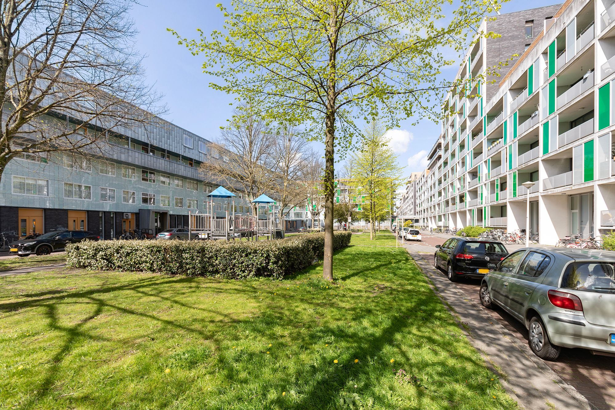 Bright 4-Room Apartment with Terrace and Private Parking in Amsterdam West — 30
