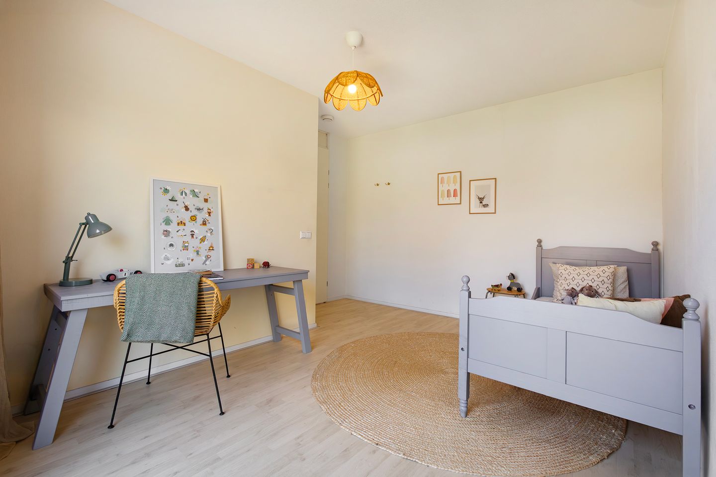 Bright 4-Room Apartment with Terrace and Private Parking in Amsterdam West — 20