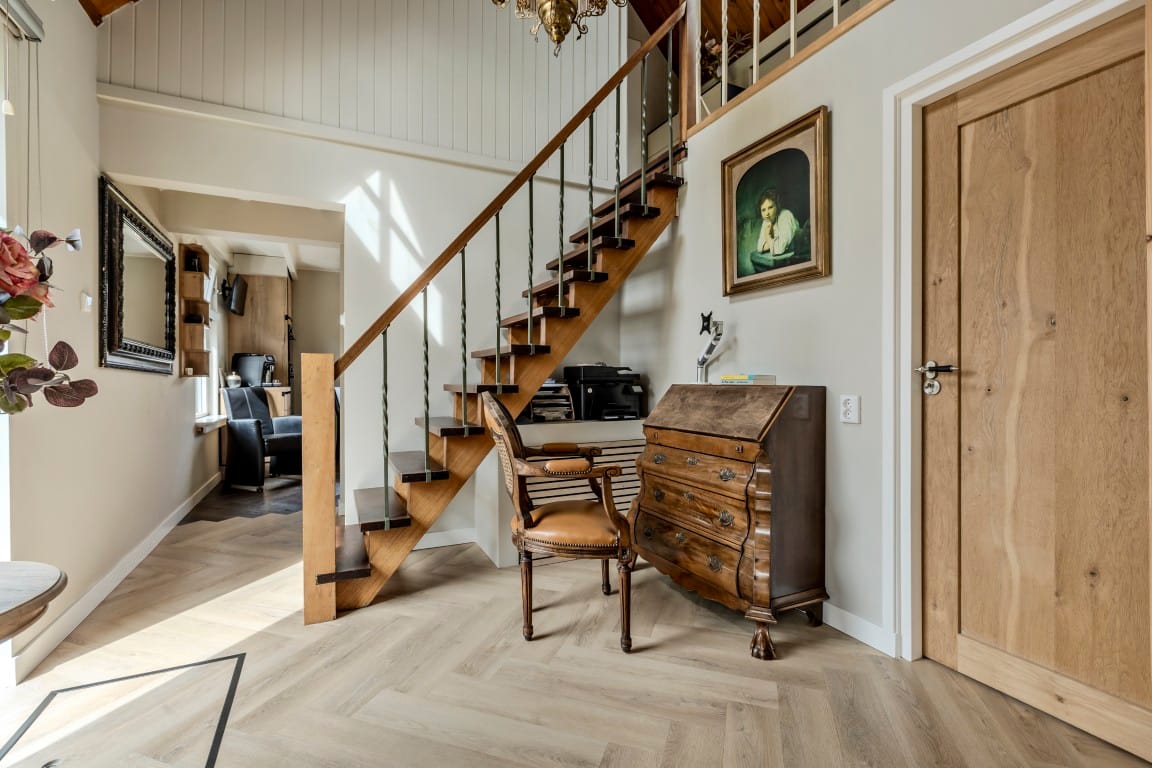 Renovated Character Semi-Bungalow with Large Garden in Forest Setting — 24
