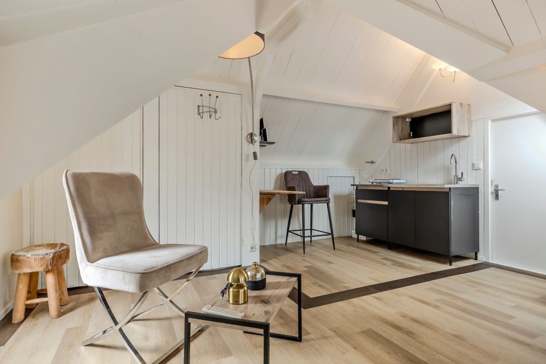 Renovated Character Semi-Bungalow with Large Garden in Forest Setting — 28