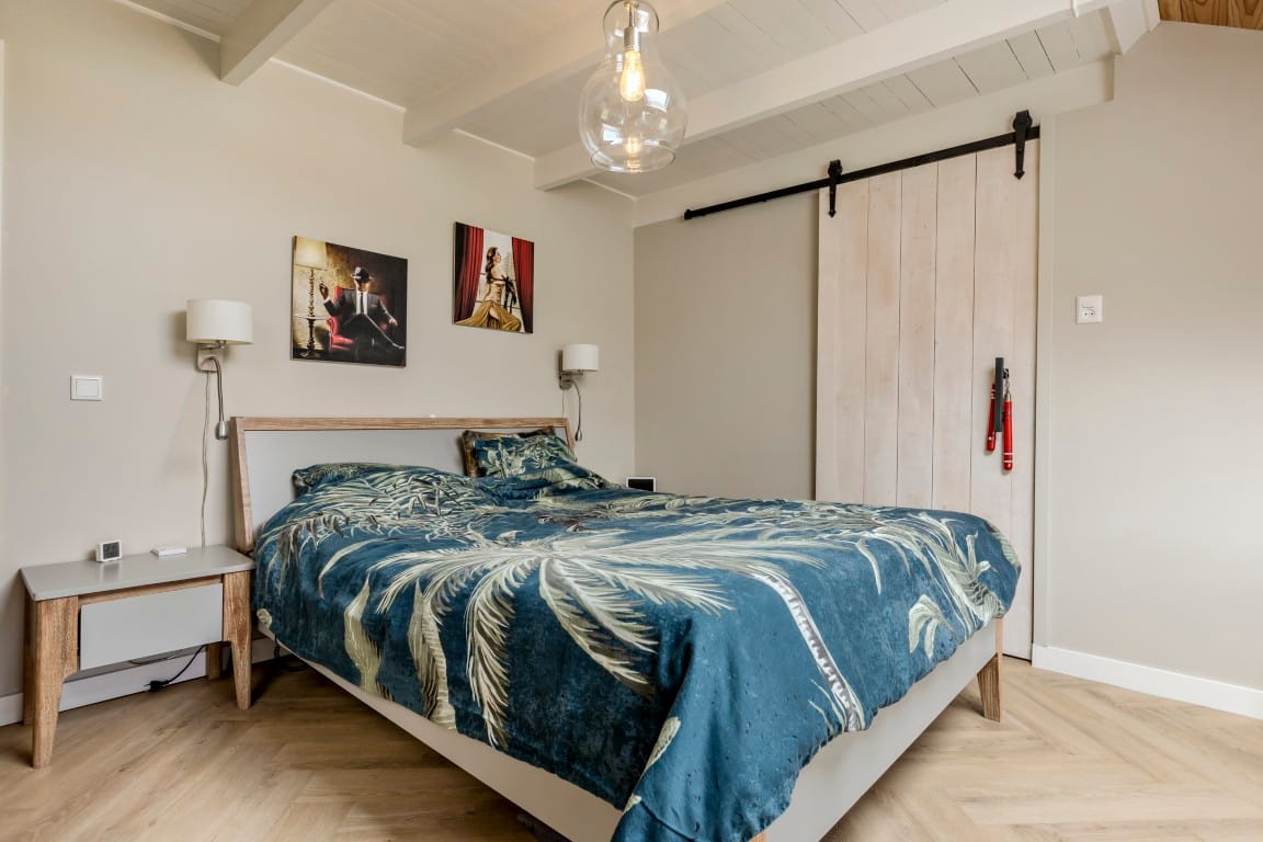 Renovated Character Semi-Bungalow with Large Garden in Forest Setting — 18