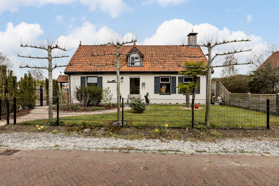 Renovated Character Semi-Bungalow with Large Garden in Forest Setting — 44