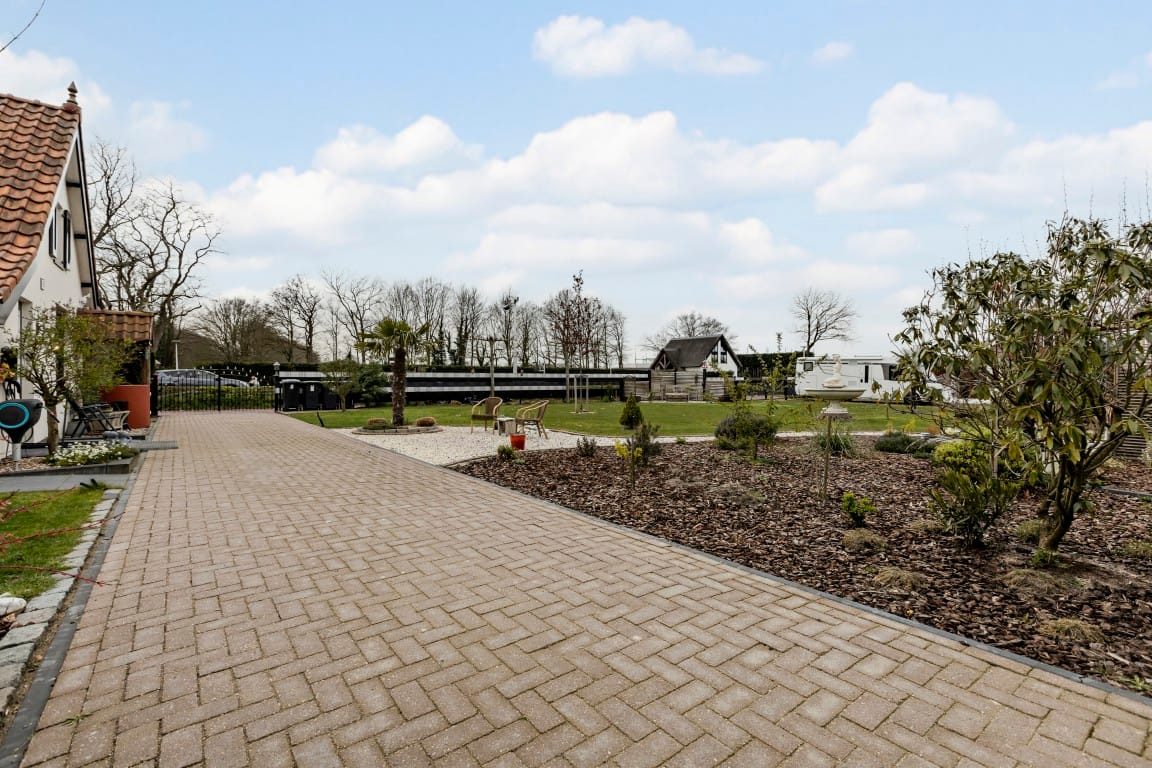 Renovated Character Semi-Bungalow with Large Garden in Forest Setting — 36