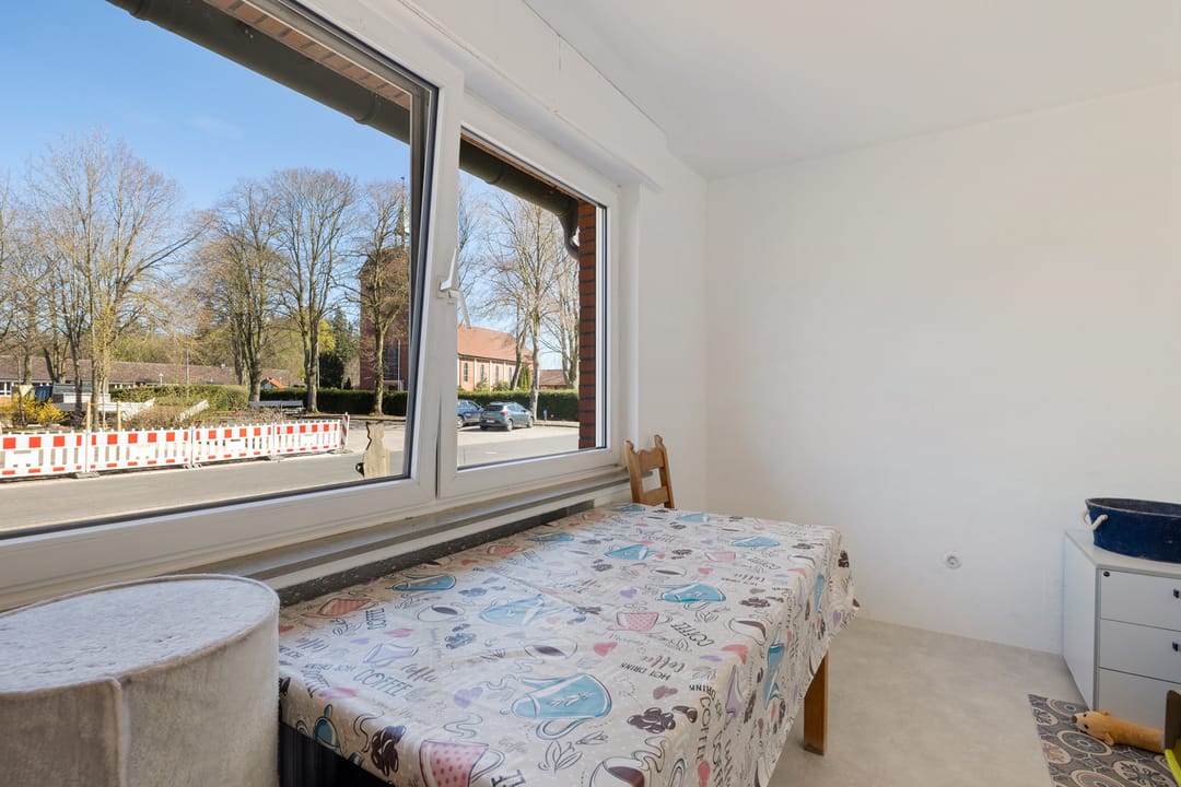Spacious detached family home with large enclosed garden in Sustrum — 13