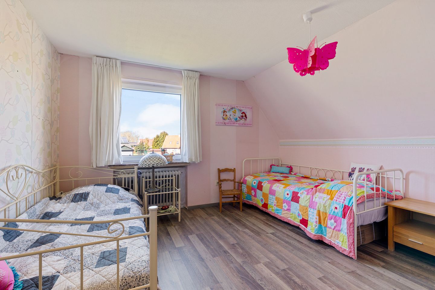 Spacious detached family home with large enclosed garden in Sustrum — 20