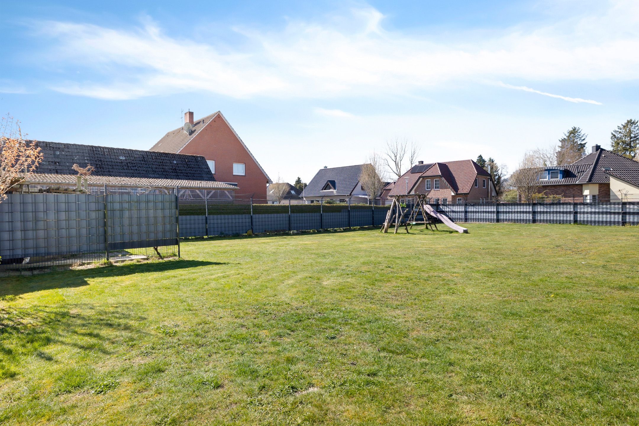 Spacious detached family home with large enclosed garden in Sustrum — 33