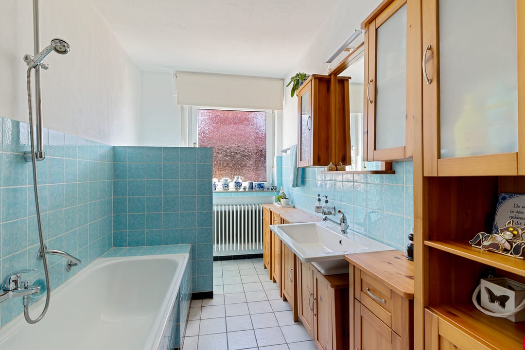 Spacious detached family home with large enclosed garden in Sustrum — 16