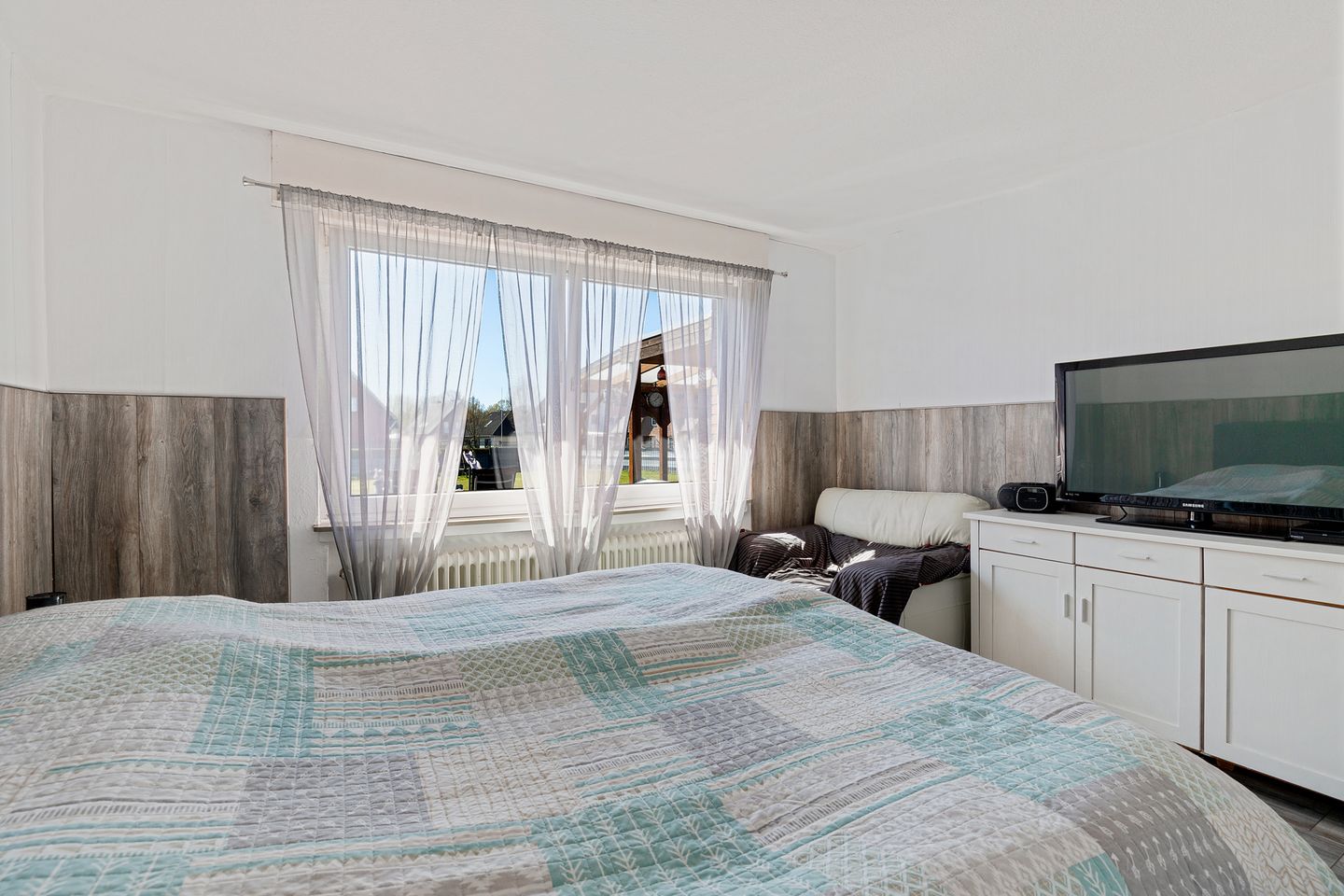 Spacious detached family home with large enclosed garden in Sustrum — 19