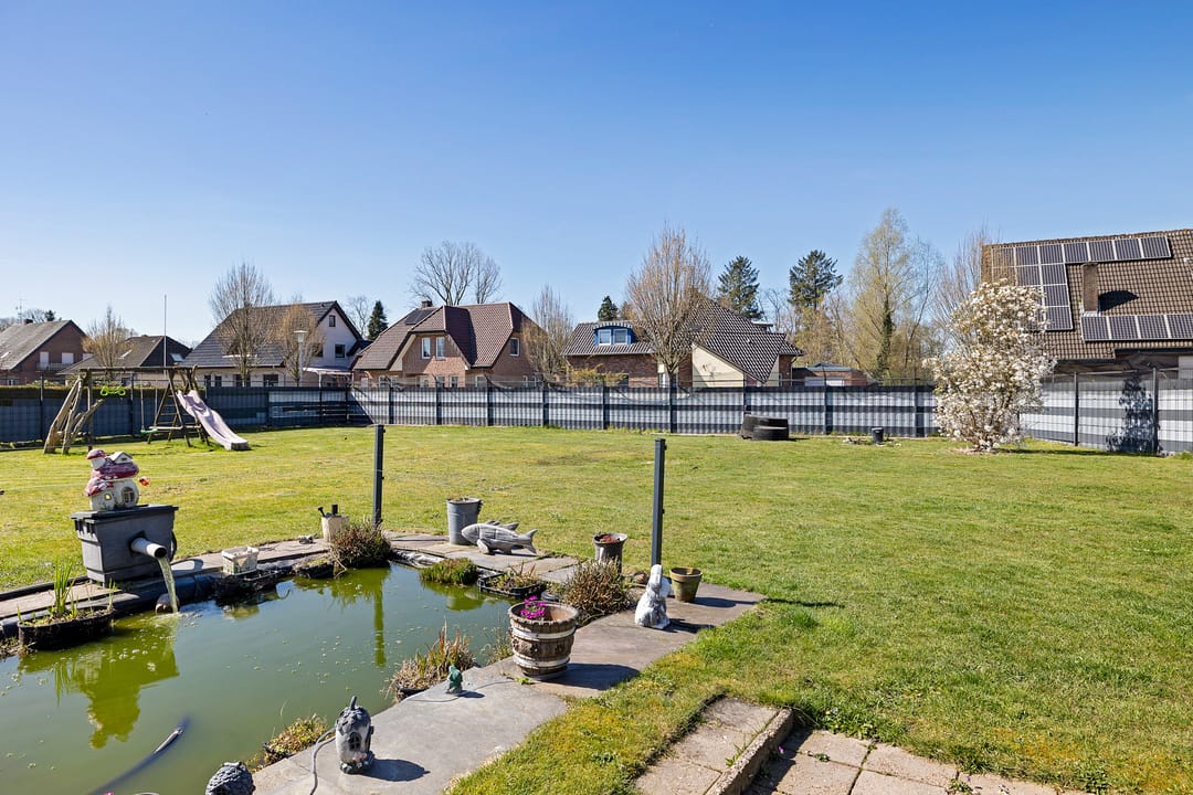 Spacious detached family home with large enclosed garden in Sustrum — 31