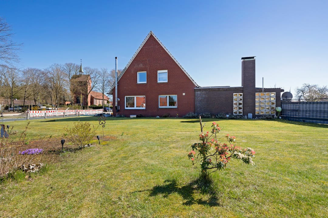 Spacious detached family home with large enclosed garden in Sustrum — 37