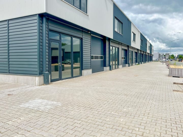 De Wending 8-A, Opende