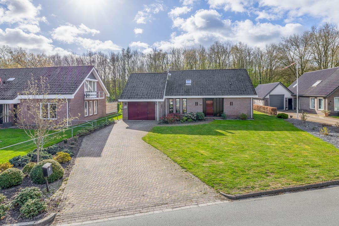 Spacious detached home with ground floor bedroom and garage — 7