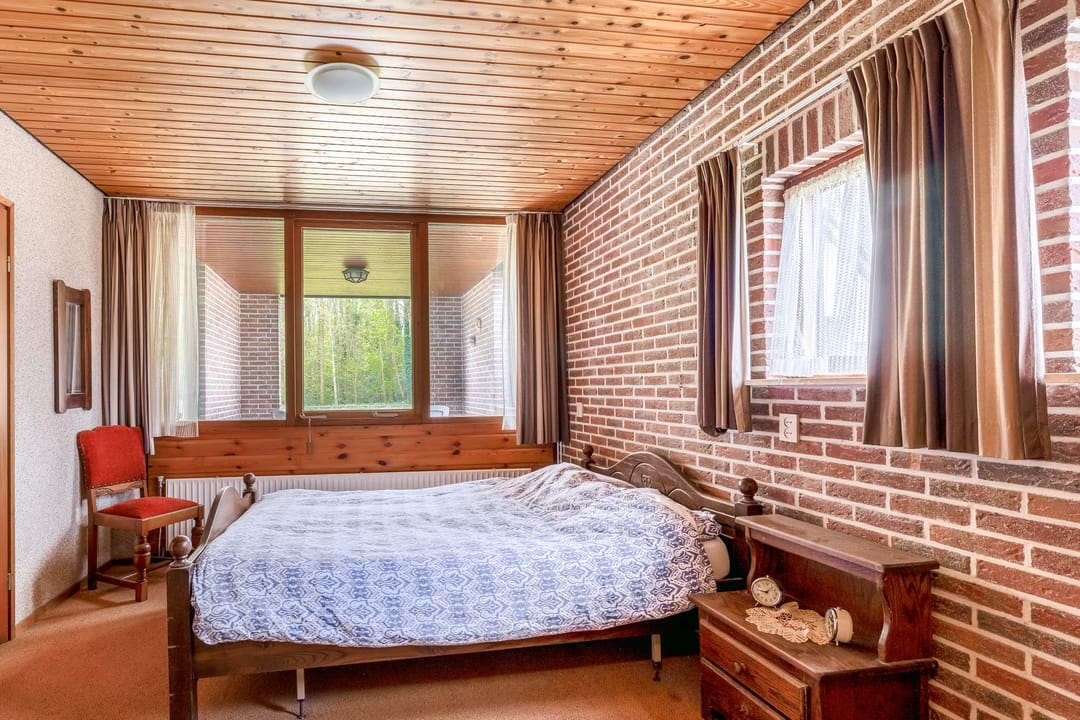 Spacious detached home with ground floor bedroom and garage — 26