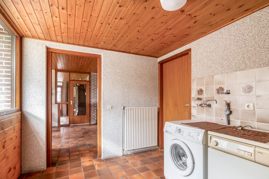 Spacious detached home with ground floor bedroom and garage — 31