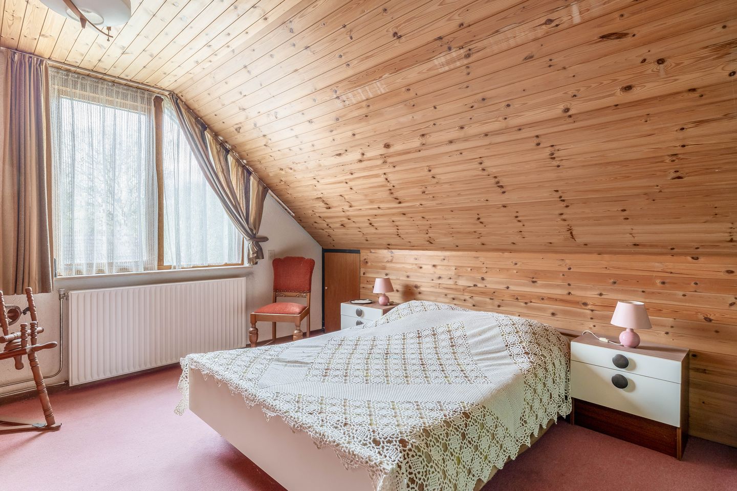 Spacious detached home with ground floor bedroom and garage — 35