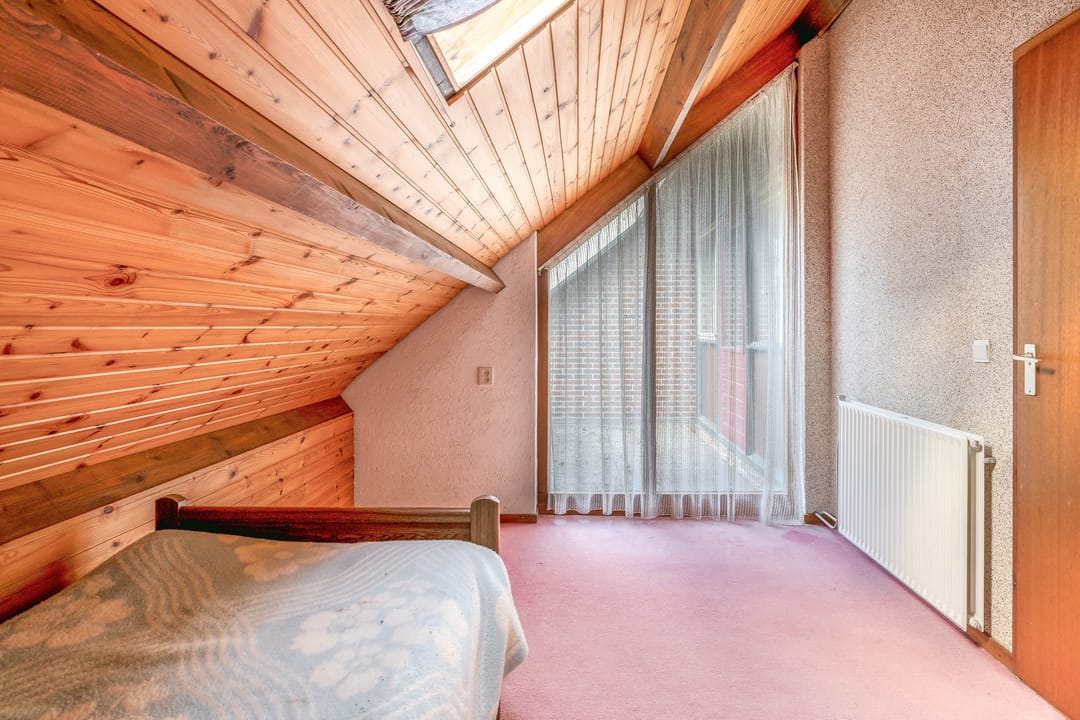 Spacious detached home with ground floor bedroom and garage — 38